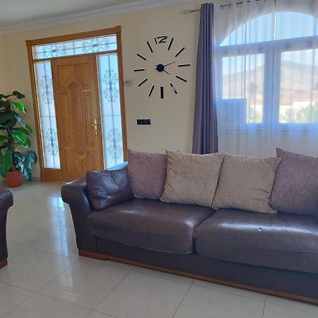 Villa Casa Del Sol 3 Bedroom Villa With Private Solar Covered 12M X 6M Pool Minimum Stay 7 Nights Chromecast And Wifi Throughout The Property Triquivijate Bagian luar foto