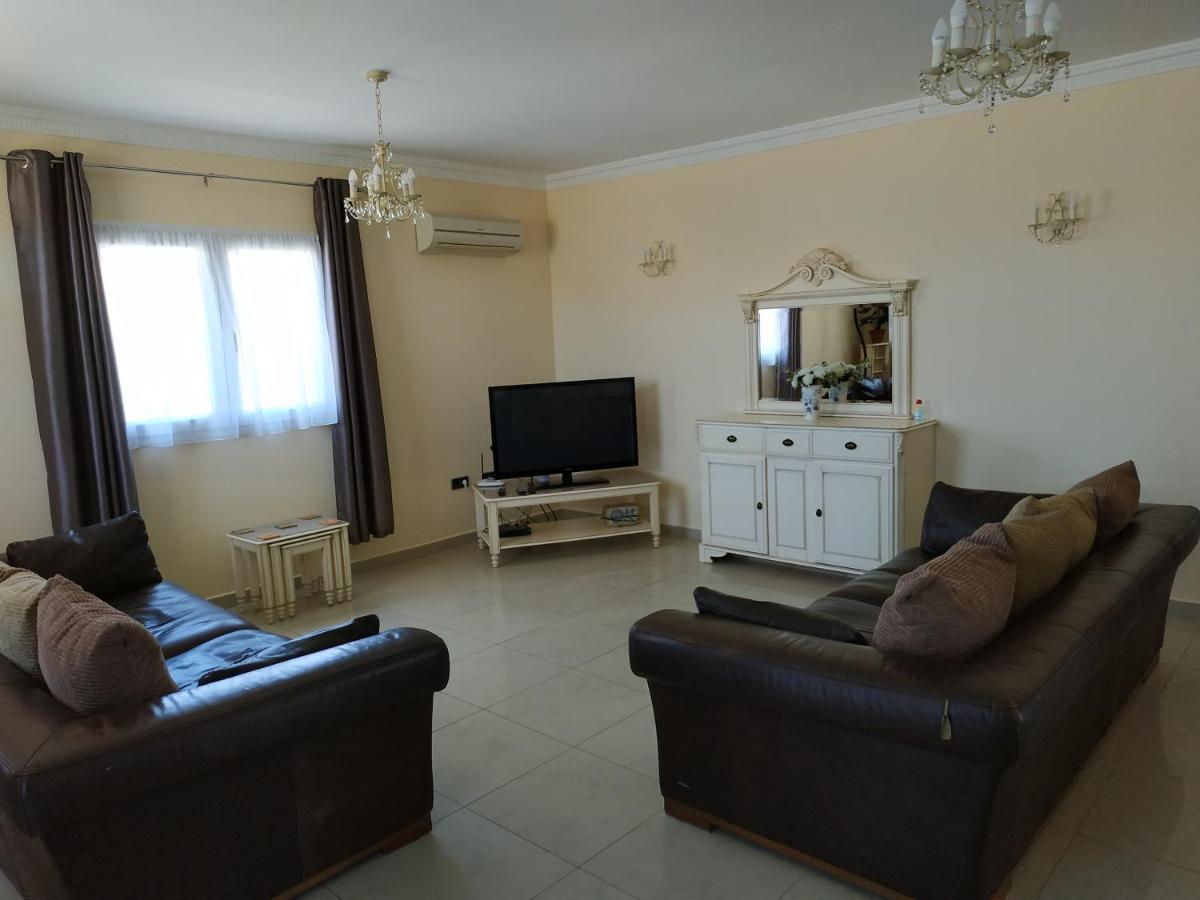 Villa Casa Del Sol 3 Bedroom Villa With Private Solar Covered 12M X 6M Pool Minimum Stay 7 Nights Chromecast And Wifi Throughout The Property Triquivijate Bagian luar foto