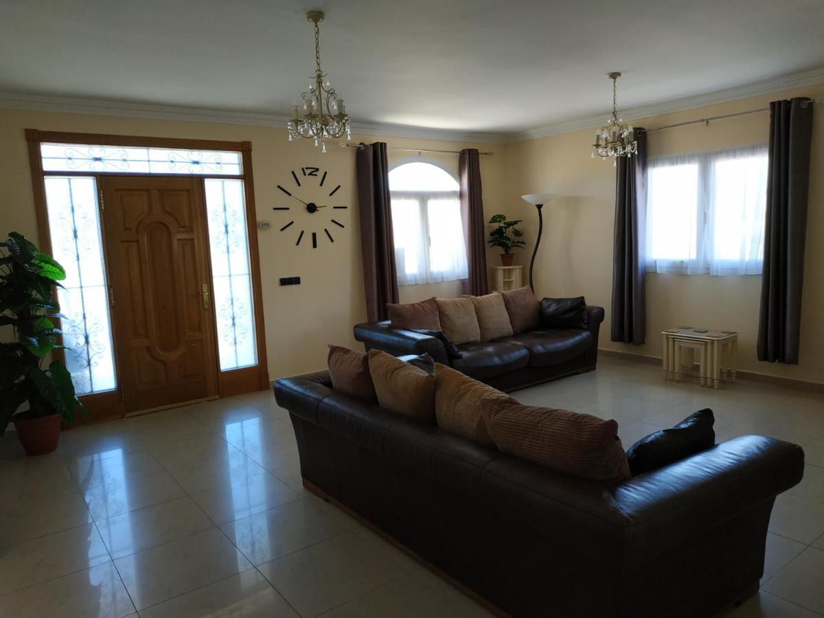 Villa Casa Del Sol 3 Bedroom Villa With Private Solar Covered 12M X 6M Pool Minimum Stay 7 Nights Chromecast And Wifi Throughout The Property Triquivijate Bagian luar foto