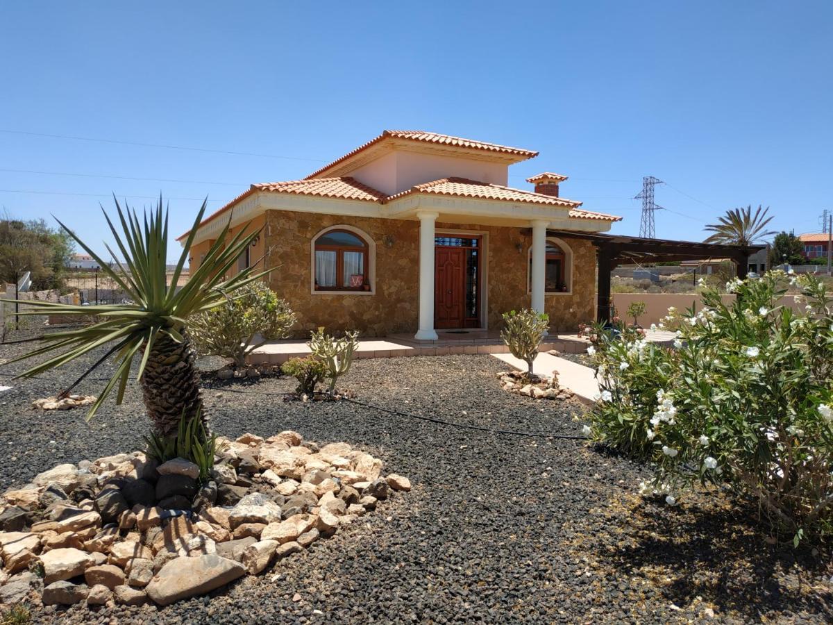 Villa Casa Del Sol 3 Bedroom Villa With Private Solar Covered 12M X 6M Pool Minimum Stay 7 Nights Chromecast And Wifi Throughout The Property Triquivijate Bagian luar foto