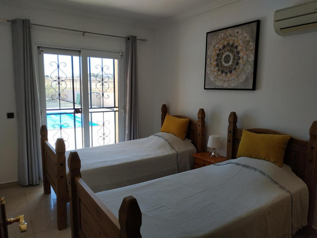 Villa Casa Del Sol 3 Bedroom Villa With Private Solar Covered 12M X 6M Pool Minimum Stay 7 Nights Chromecast And Wifi Throughout The Property Triquivijate Bagian luar foto