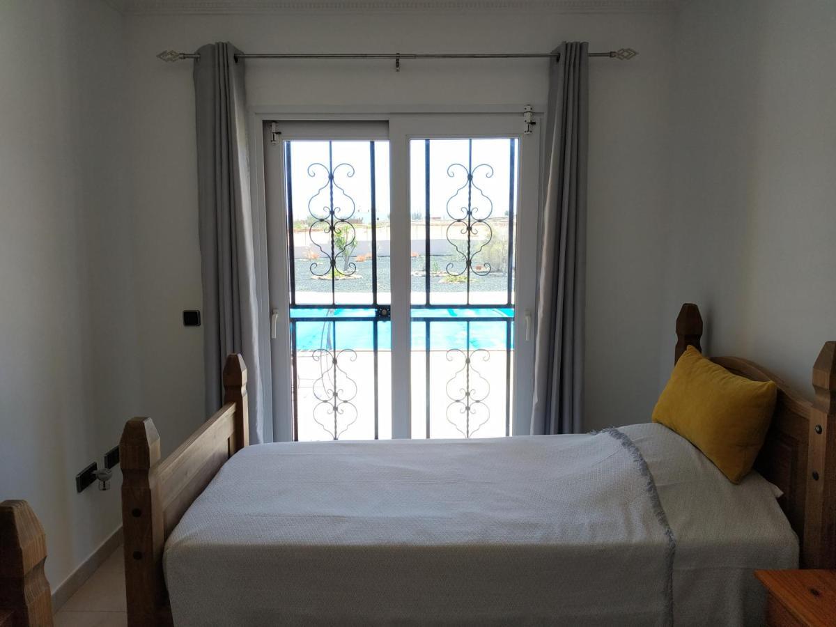 Villa Casa Del Sol 3 Bedroom Villa With Private Solar Covered 12M X 6M Pool Minimum Stay 7 Nights Chromecast And Wifi Throughout The Property Triquivijate Bagian luar foto