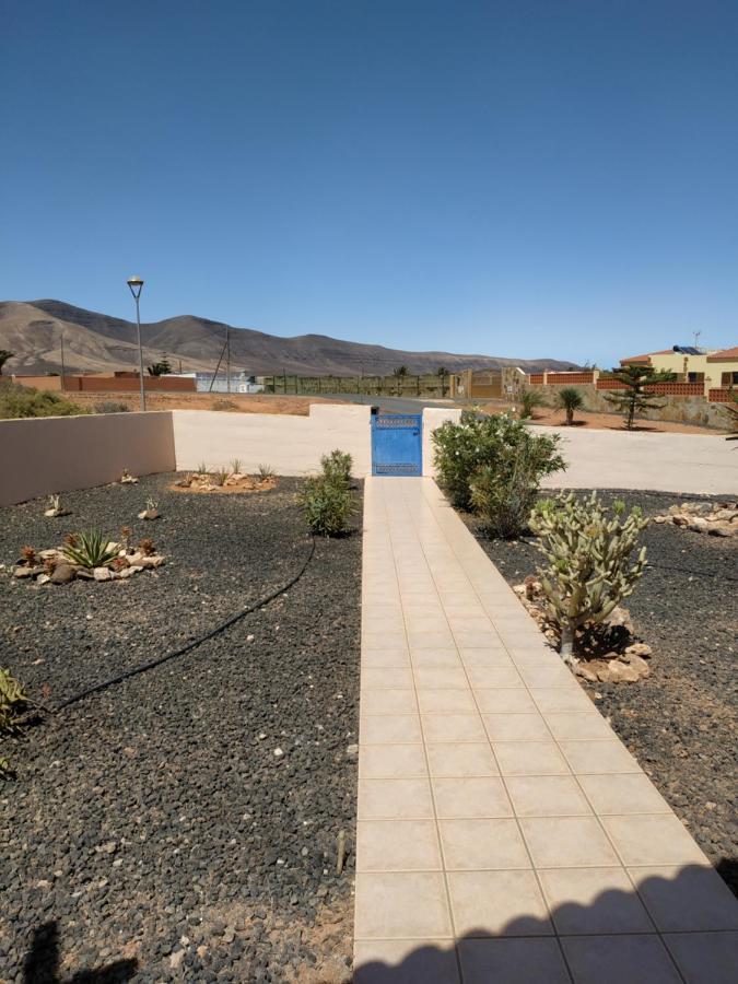 Villa Casa Del Sol 3 Bedroom Villa With Private Solar Covered 12M X 6M Pool Minimum Stay 7 Nights Chromecast And Wifi Throughout The Property Triquivijate Bagian luar foto