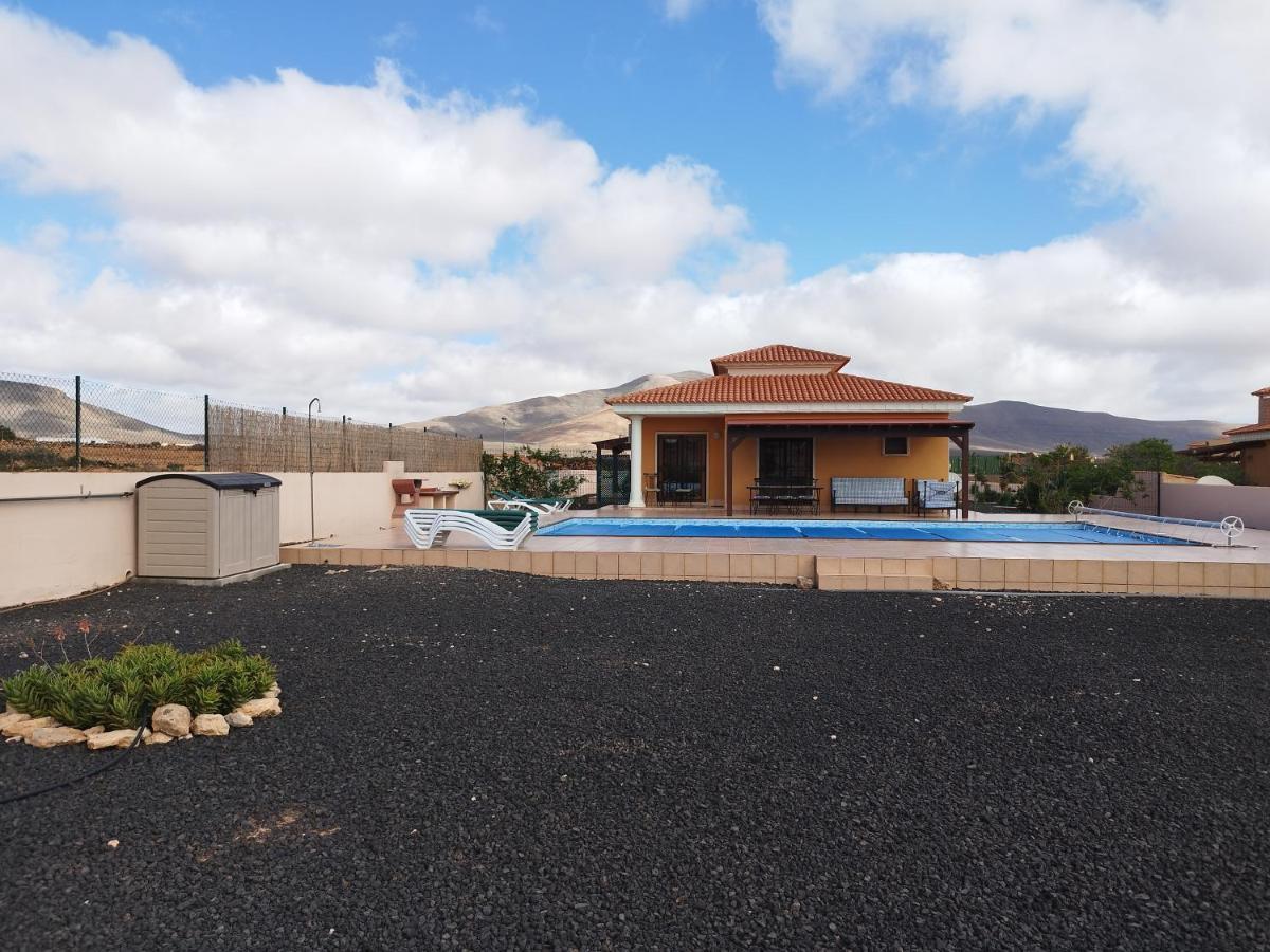 Villa Casa Del Sol 3 Bedroom Villa With Private Solar Covered 12M X 6M Pool Minimum Stay 7 Nights Chromecast And Wifi Throughout The Property Triquivijate Bagian luar foto