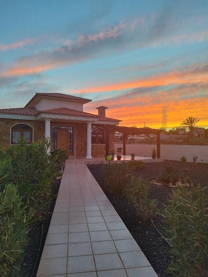 Villa Casa Del Sol 3 Bedroom Villa With Private Solar Covered 12M X 6M Pool Minimum Stay 7 Nights Chromecast And Wifi Throughout The Property Triquivijate Bagian luar foto
