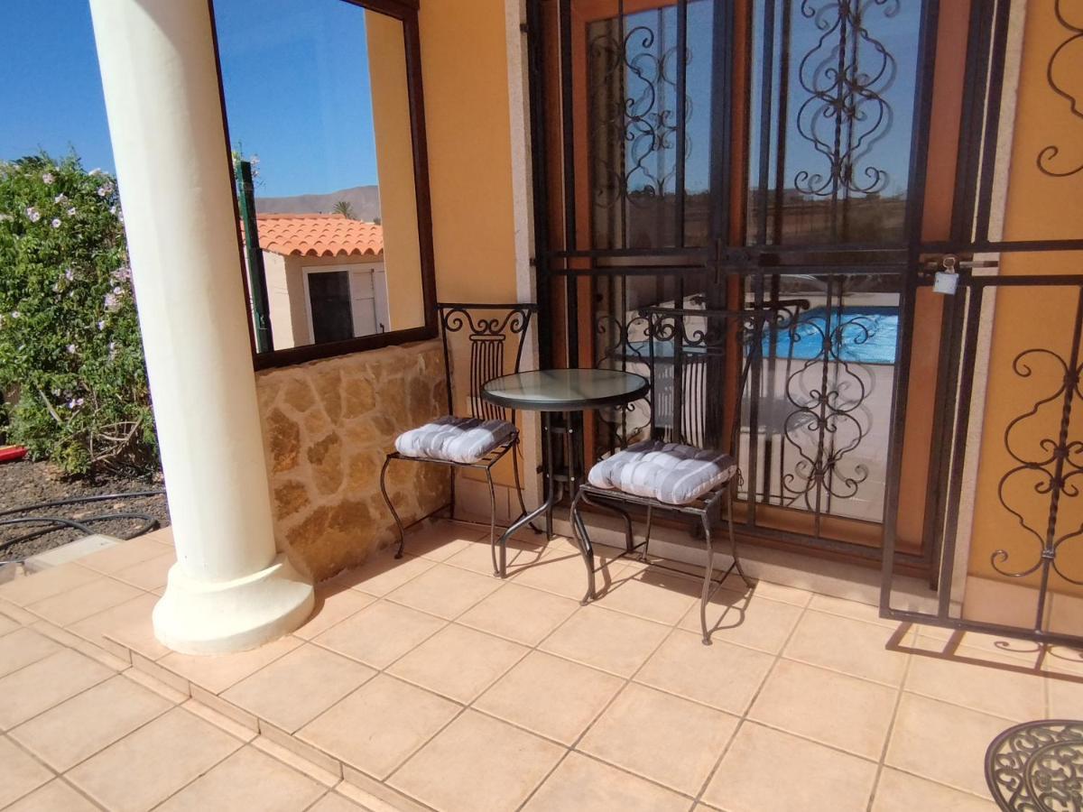 Villa Casa Del Sol 3 Bedroom Villa With Private Solar Covered 12M X 6M Pool Minimum Stay 7 Nights Chromecast And Wifi Throughout The Property Triquivijate Bagian luar foto