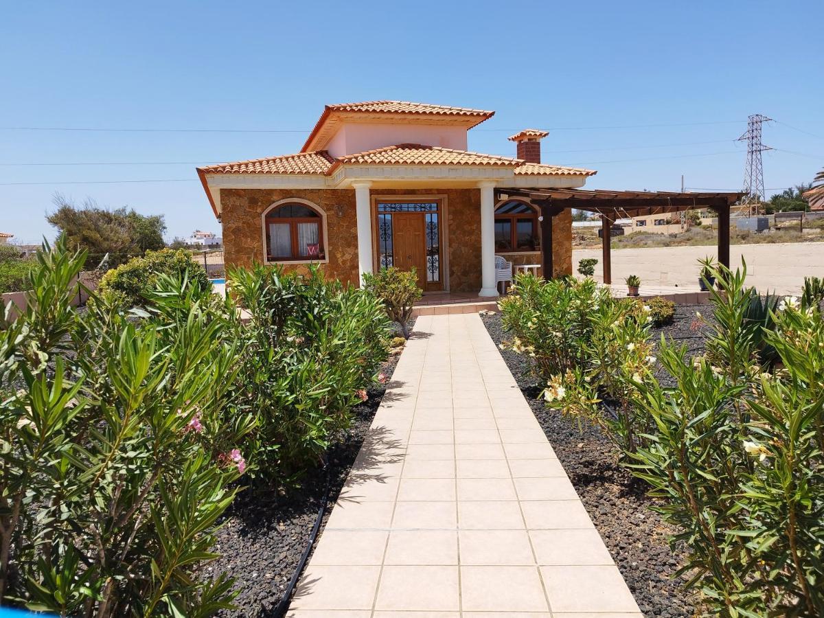 Villa Casa Del Sol 3 Bedroom Villa With Private Solar Covered 12M X 6M Pool Minimum Stay 7 Nights Chromecast And Wifi Throughout The Property Triquivijate Bagian luar foto