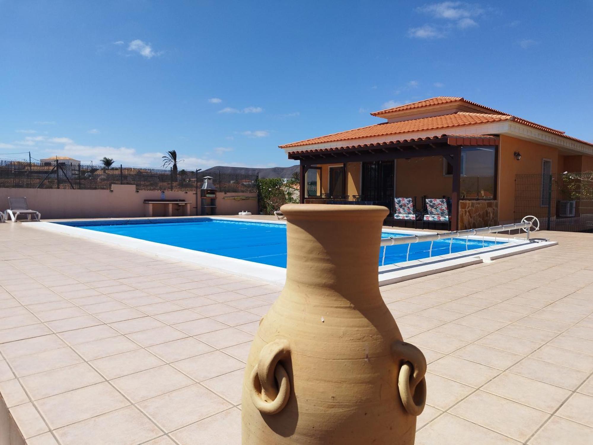 Villa Casa Del Sol 3 Bedroom Villa With Private Solar Covered 12M X 6M Pool Minimum Stay 7 Nights Chromecast And Wifi Throughout The Property Triquivijate Bagian luar foto