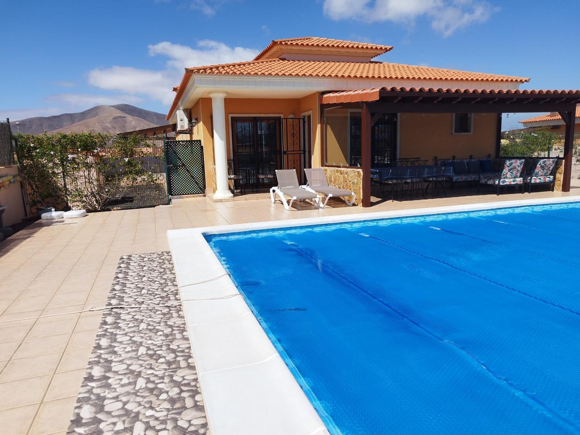 Villa Casa Del Sol 3 Bedroom Villa With Private Solar Covered 12M X 6M Pool Minimum Stay 7 Nights Chromecast And Wifi Throughout The Property Triquivijate Bagian luar foto